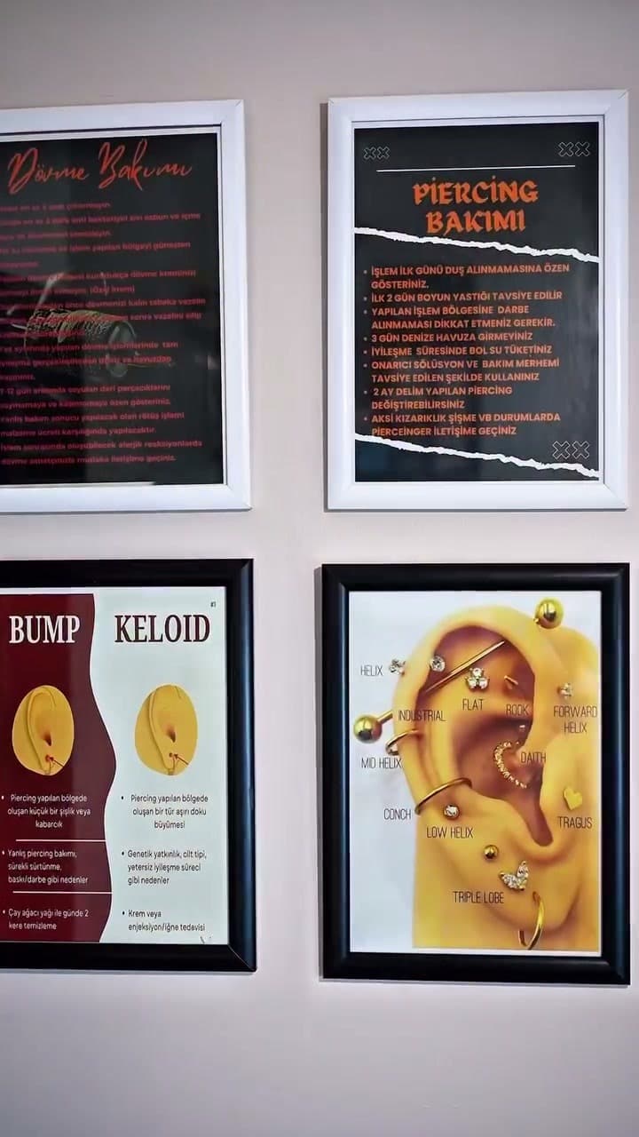 Duvardaki piercing bakım afişleri